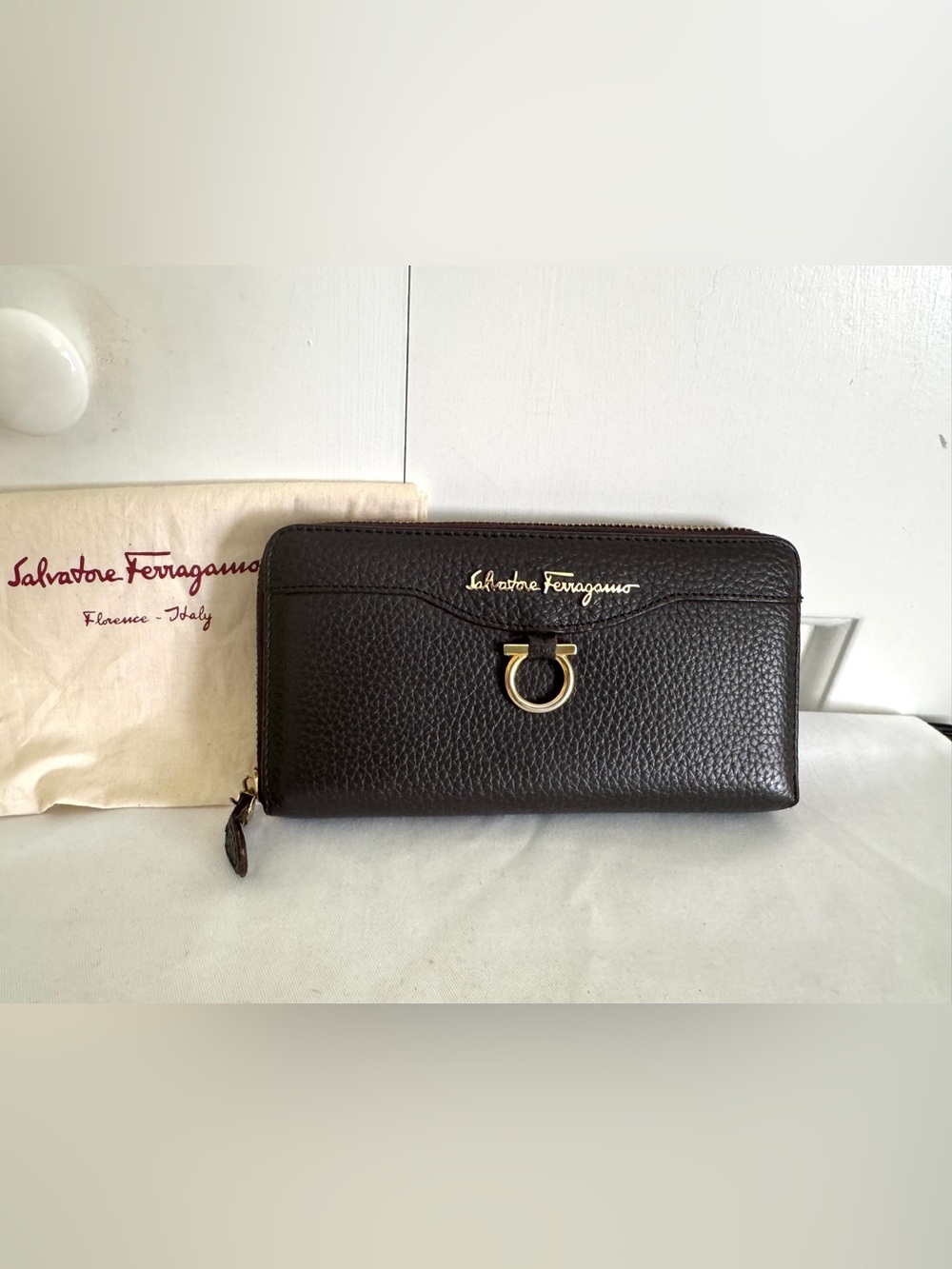 Salvatore Ferragamo Brown Pebbled Leather Zip Wallet with Gold Gancini - Picture 2 of 7